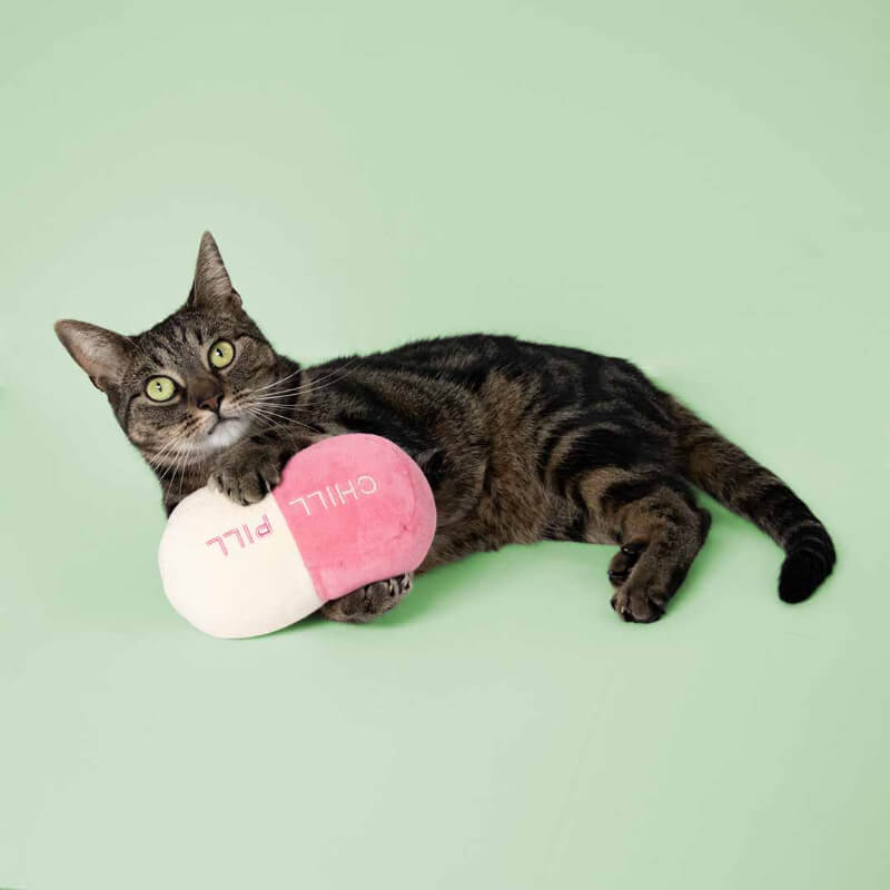 Coockoo plišasta igrača Chill Pill z mačjo meto, belo-roza - 16 x 7 x 9 cm (3)