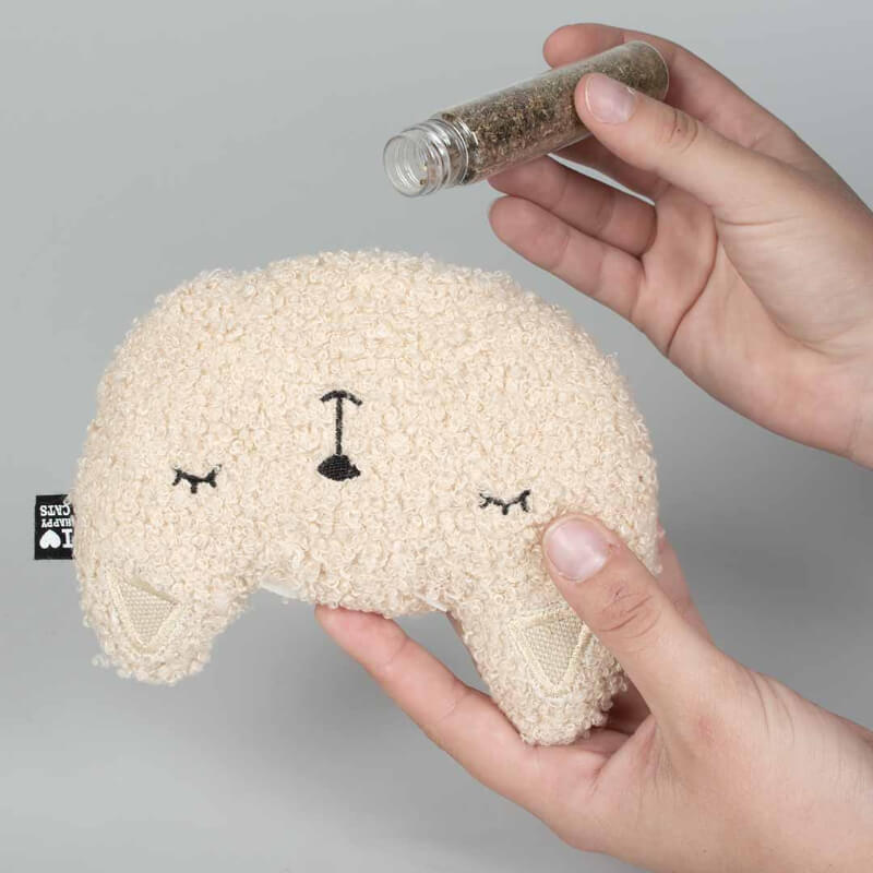 HappyCats plišasta igrača Zara z mešanico zelišč, bež - 14 x 4 x 11 cm (3)